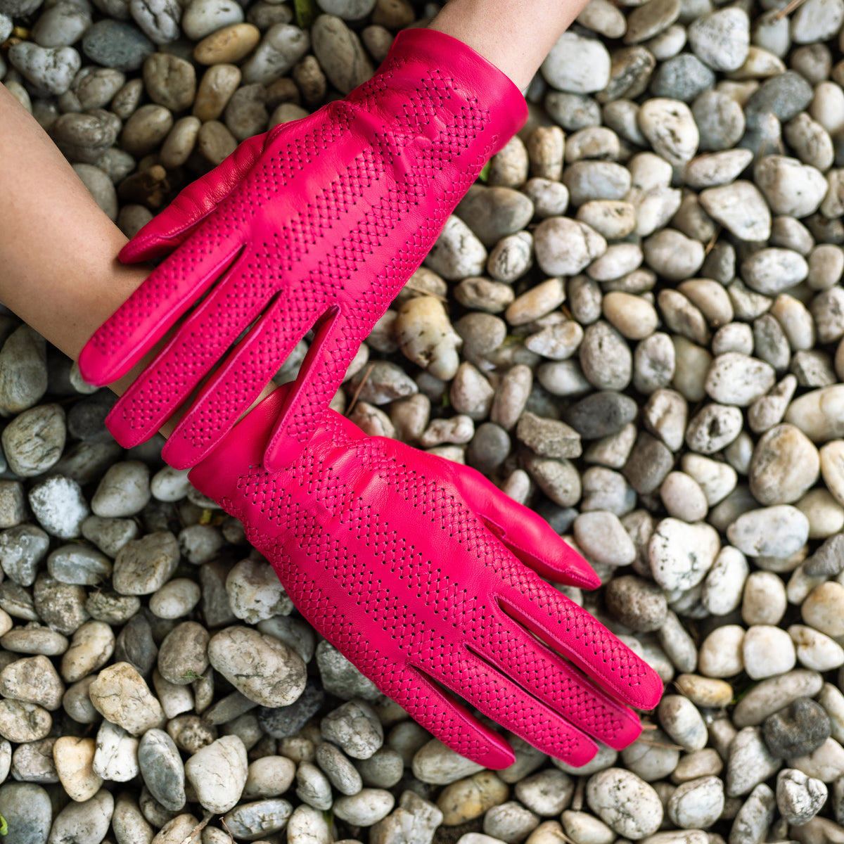 vernazza-women-s-hot-pink-leather-gloves-handmade-leather-gloves